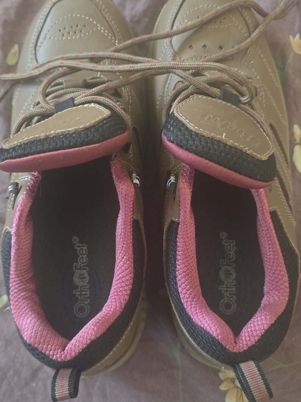 Women’s OrthoFeet Sneakers in Brown with Pink Trim